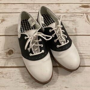 Predictions Black and White Saddle Shoes Size 6.5